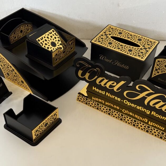 طقم مكتبي فاخر بالأسود والذهبي