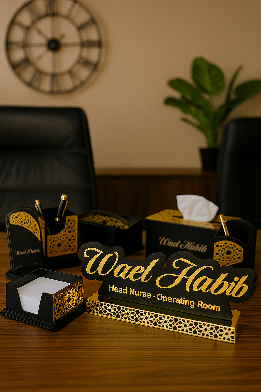 طقم مكتبي فاخر بالأسود والذهبي - الصورة 3