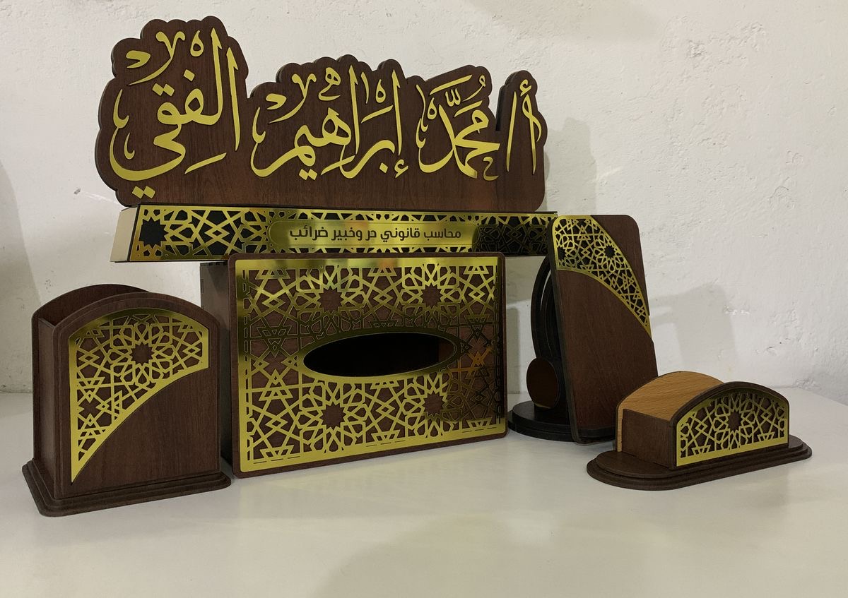 طقم مكتبي فاخر بالأسود والذهبي - الصورة 7